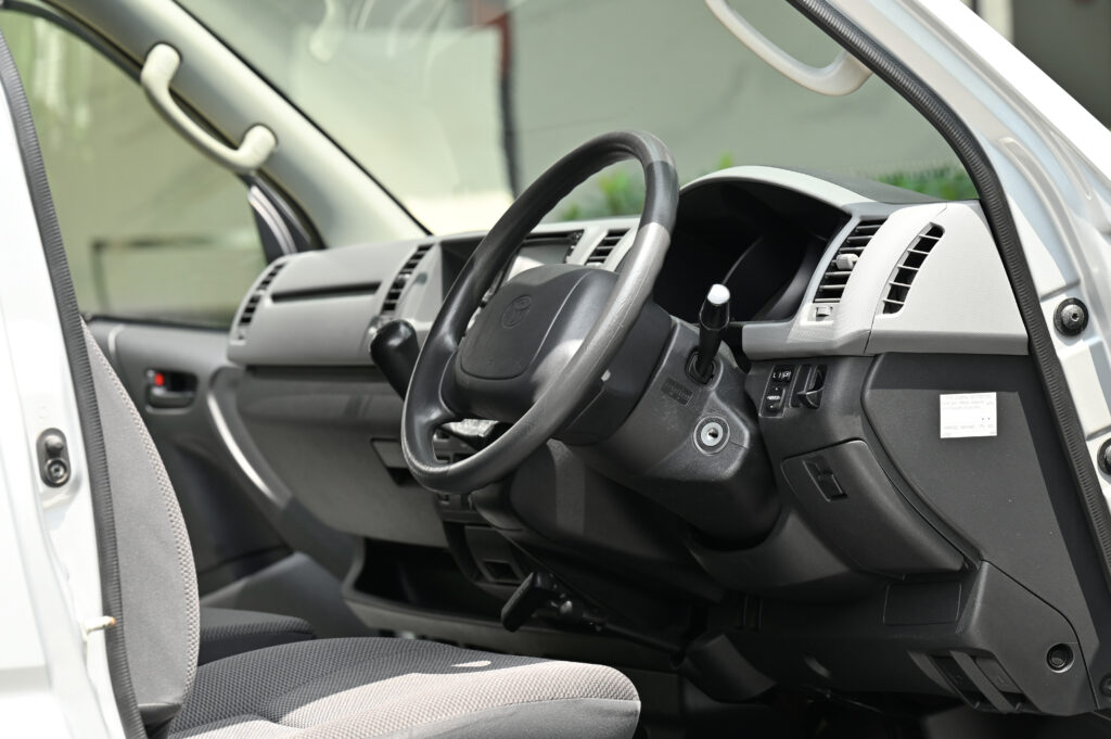 118,378 km ไมล์แท้รถราชการสำนักงาน ป.ป.ช. Toyota Commuter 2.5 D4D สวยมาก ใช้งานน้อย สภาพดีเยี่ยมครับ