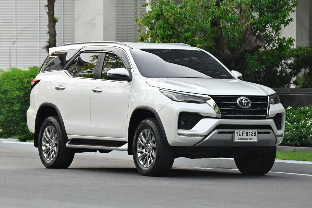 40,000 km Toyota Fortuner 2.4 V Minorchange รถบ้านมือเดียวใช้งานน้อย สภาพดีเยี่ยม