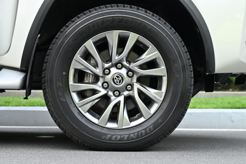 40,000 km Toyota Fortuner 2.4 V Minorchange รถบ้านมือเดียวใช้งานน้อย สภาพดีเยี่ยม