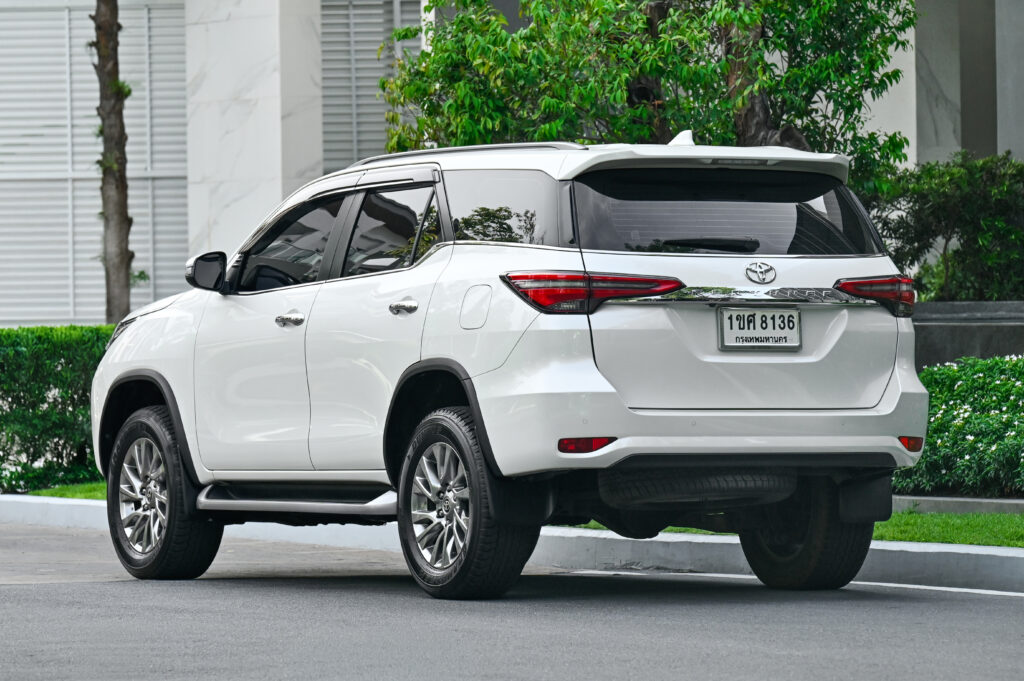 40,000 km Toyota Fortuner 2.4 V Minorchange รถบ้านมือเดียวใช้งานน้อย สภาพดีเยี่ยม
