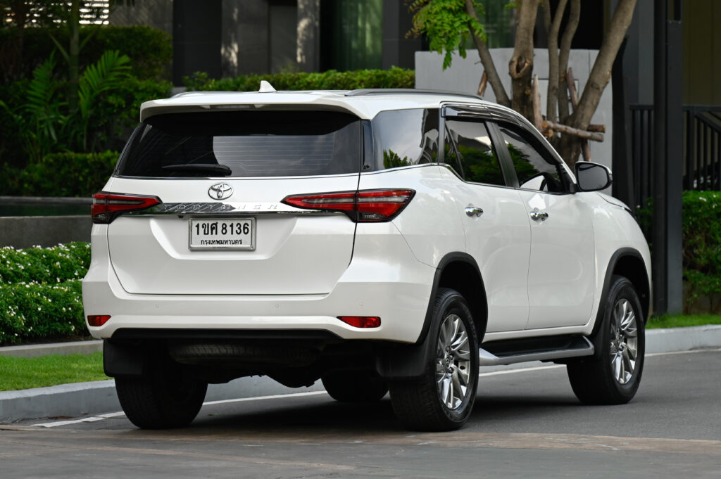 40,000 km Toyota Fortuner 2.4 V Minorchange รถบ้านมือเดียวใช้งานน้อย สภาพดีเยี่ยม