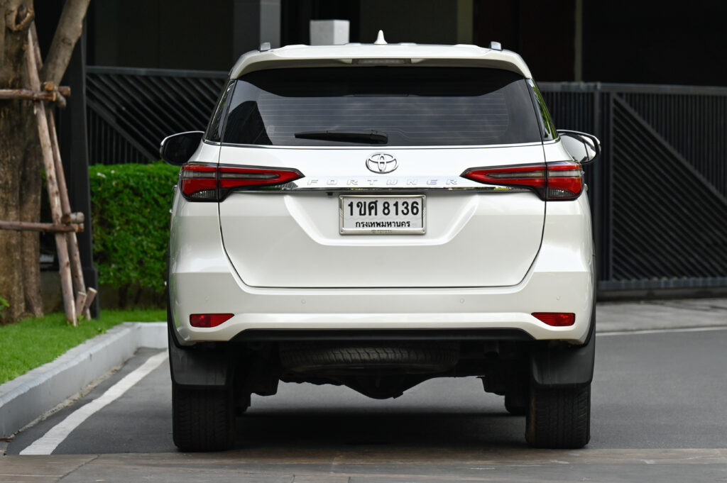 40,000 km Toyota Fortuner 2.4 V Minorchange รถบ้านมือเดียวใช้งานน้อย สภาพดีเยี่ยม
