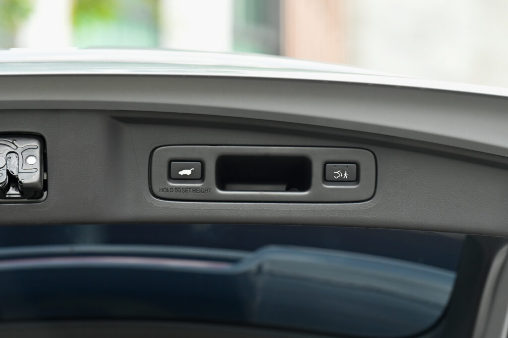 7,000 km CR-V e:HEV RS 4WD Minorchange รุ่นท็อปสุด เพิ่ม Blind Spot เบาะลม รถบ้านมือเดียวสภาพป้ายแดง