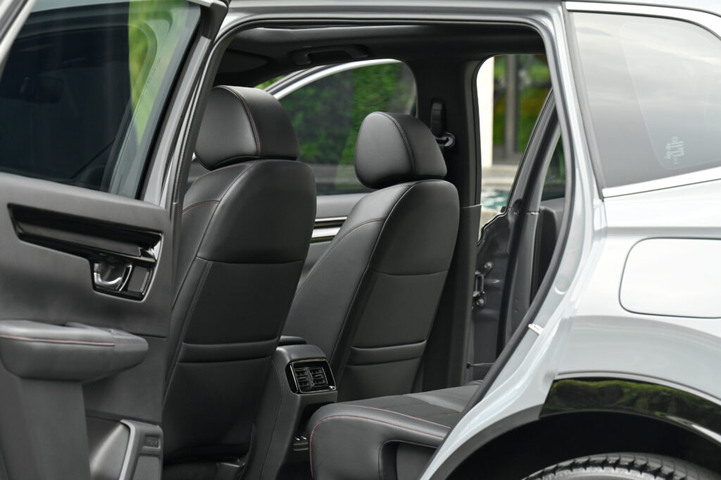 7,000 km CR-V e:HEV RS 4WD Minorchange รุ่นท็อปสุด เพิ่ม Blind Spot เบาะลม รถบ้านมือเดียวสภาพป้ายแดง