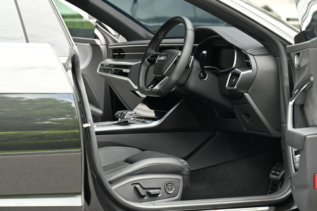 Audi A7 Sportback 55 TFSI quattro S-Line เครื่อง V6 ขับ 4 รุ่นท็อปสุด หลังคากระจก รถบ้านสภาพดีเยี่ยม