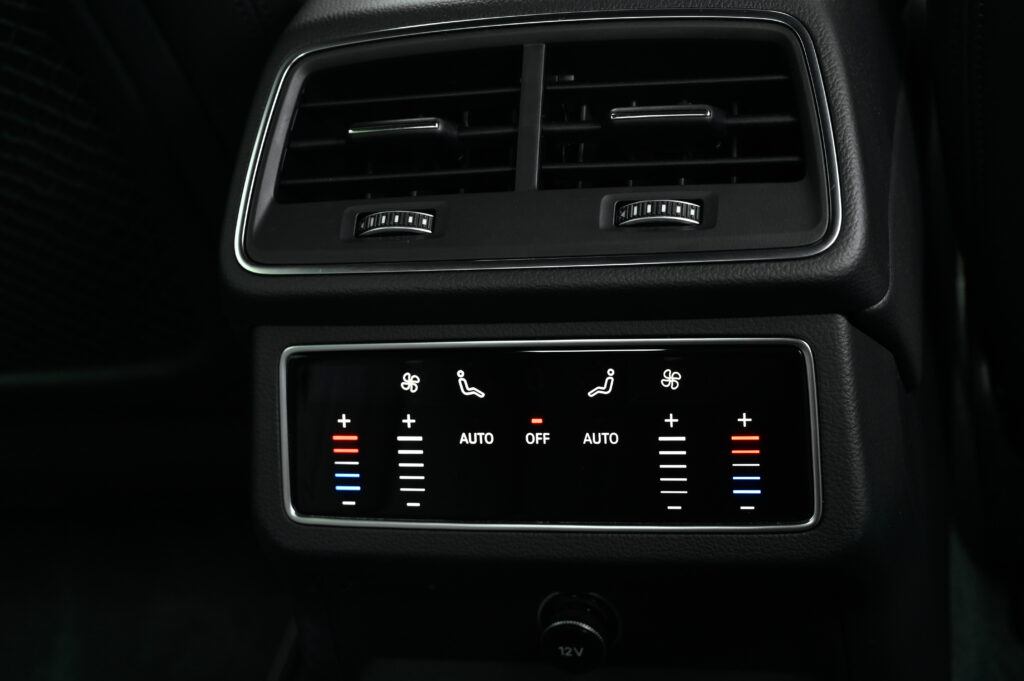 Audi A7 Sportback 55 TFSI quattro S-Line เครื่อง V6 ขับ 4 รุ่นท็อปสุด หลังคากระจก รถบ้านสภาพดีเยี่ยม