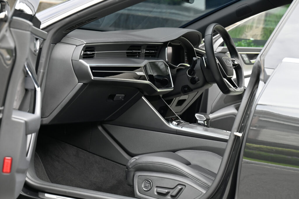 Audi A7 Sportback 55 TFSI quattro S-Line เครื่อง V6 ขับ 4 รุ่นท็อปสุด หลังคากระจก รถบ้านสภาพดีเยี่ยม
