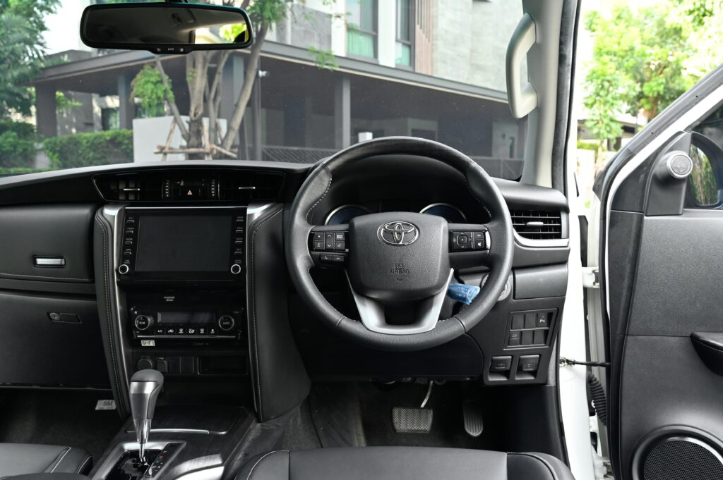 40,000 km Toyota Fortuner 2.4 V Minorchange รถบ้านมือเดียวใช้งานน้อย สภาพดีเยี่ยม