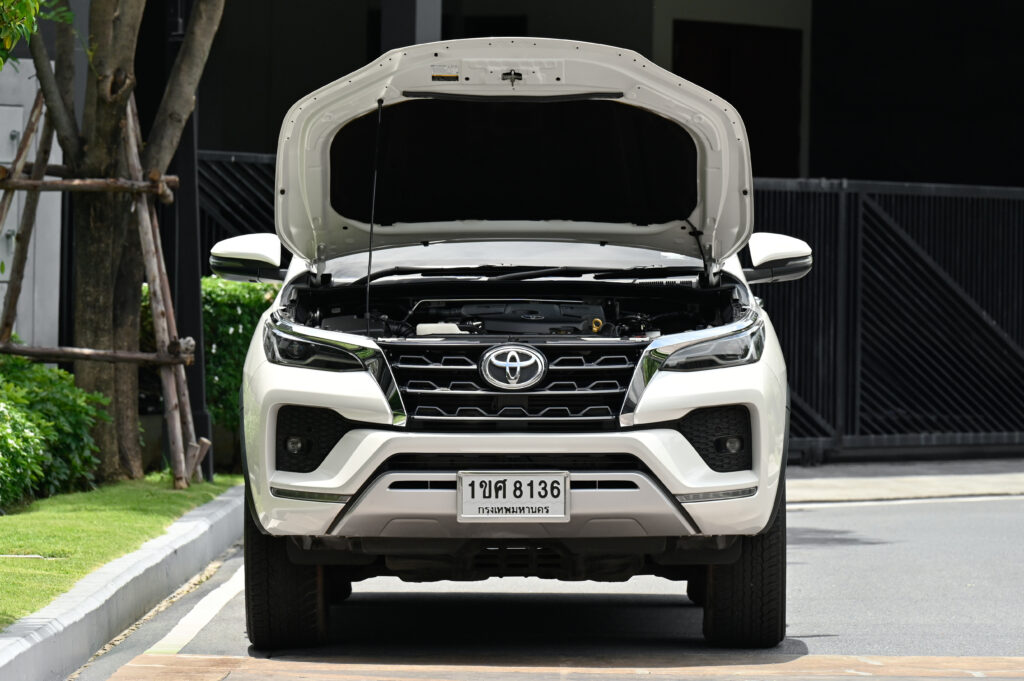40,000 km Toyota Fortuner 2.4 V Minorchange รถบ้านมือเดียวใช้งานน้อย สภาพดีเยี่ยม