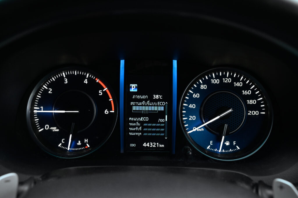 40,000 km Toyota Fortuner 2.4 V Minorchange รถบ้านมือเดียวใช้งานน้อย สภาพดีเยี่ยม