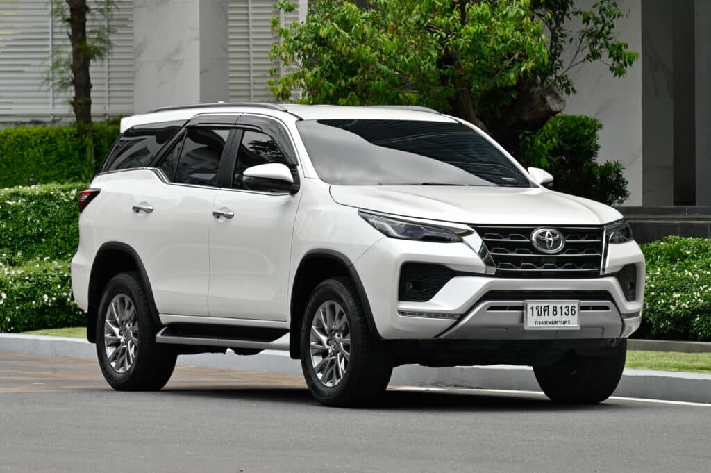 40,000 km Toyota Fortuner 2.4 V Minorchange รถบ้านมือเดียวใช้งานน้อย สภาพดีเยี่ยม