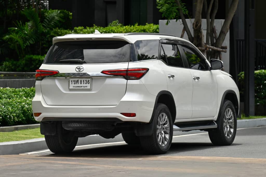 40,000 km Toyota Fortuner 2.4 V Minorchange รถบ้านมือเดียวใช้งานน้อย สภาพดีเยี่ยม