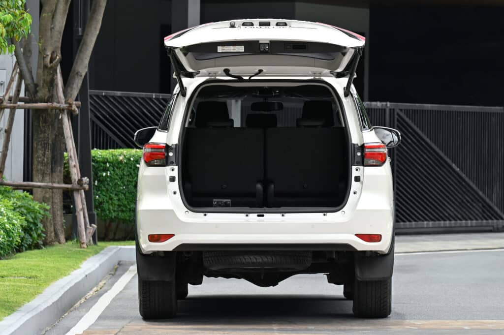 40,000 km Toyota Fortuner 2.4 V Minorchange รถบ้านมือเดียวใช้งานน้อย สภาพดีเยี่ยม