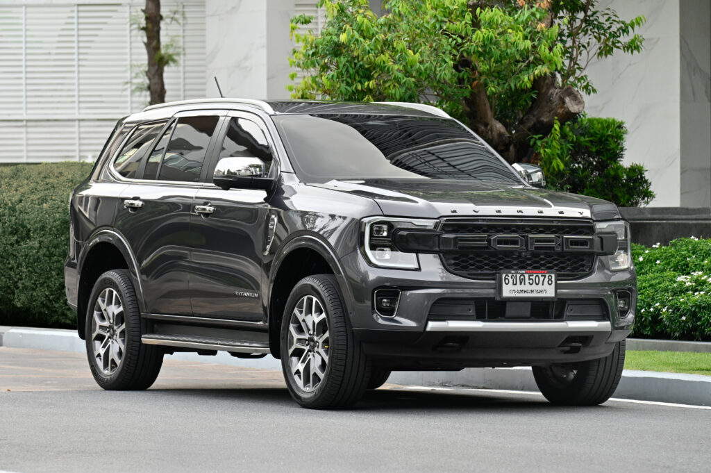 70,000 km Everest Titanium+ 2.0 Bi-Turbo 10AT 4WD รถบ้านลำดับเดียวซื้อเงินสด มี Warranty ถึง 10/2027