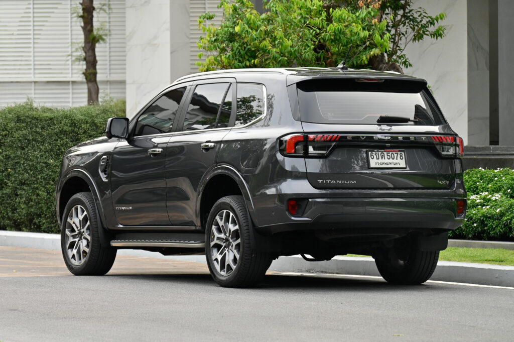 70,000 km Everest Titanium+ 2.0 Bi-Turbo 10AT 4WD รถบ้านลำดับเดียวซื้อเงินสด มี Warranty ถึง 10/2027