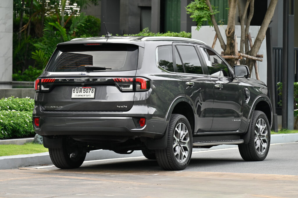 70,000 km Everest Titanium+ 2.0 Bi-Turbo 10AT 4WD รถบ้านลำดับเดียวซื้อเงินสด มี Warranty ถึง 10/2027