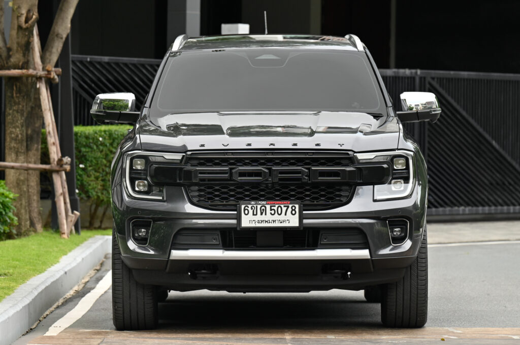 70,000 km Everest Titanium+ 2.0 Bi-Turbo 10AT 4WD รถบ้านลำดับเดียวซื้อเงินสด มี Warranty ถึง 10/2027