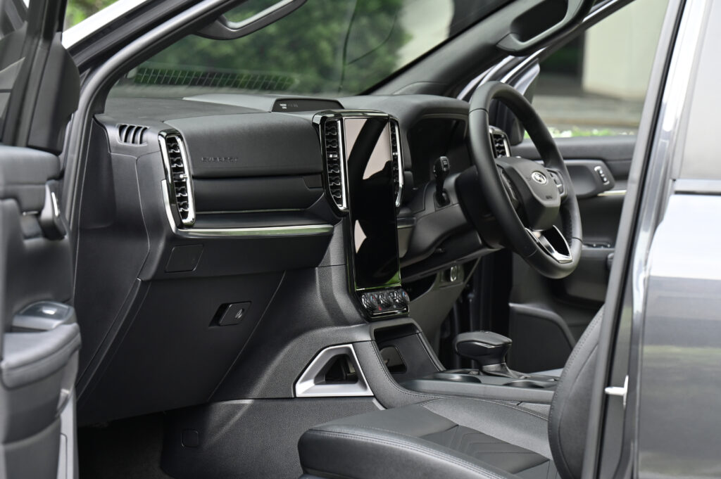70,000 km Everest Titanium+ 2.0 Bi-Turbo 10AT 4WD รถบ้านลำดับเดียวซื้อเงินสด มี Warranty ถึง 10/2027