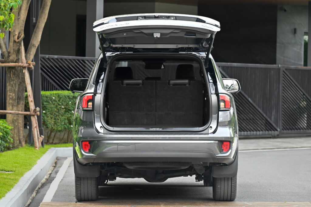 70,000 km Everest Titanium+ 2.0 Bi-Turbo 10AT 4WD รถบ้านลำดับเดียวซื้อเงินสด มี Warranty ถึง 10/2027