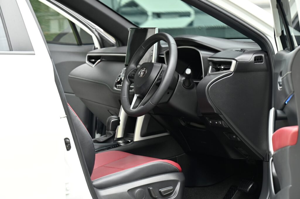 Corolla CROSS 1.8 HEV Premium Luxury Minorchange หลังคา Panoramic Roof รถบ้านมือเดียวสภาพดีเยี่ยม