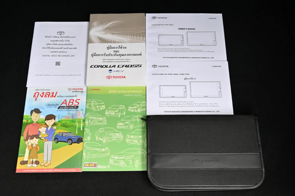 Corolla CROSS 1.8 HEV Premium Luxury Minorchange หลังคา Panoramic Roof รถบ้านมือเดียวสภาพดีเยี่ยม