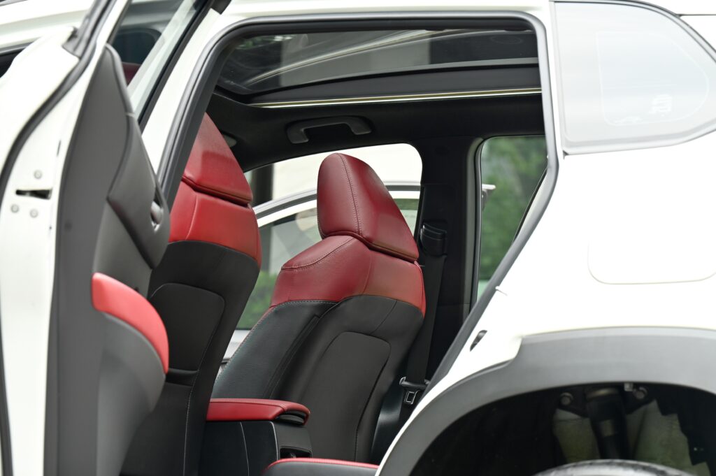 Corolla CROSS 1.8 HEV Premium Luxury Minorchange หลังคา Panoramic Roof รถบ้านมือเดียวสภาพดีเยี่ยม