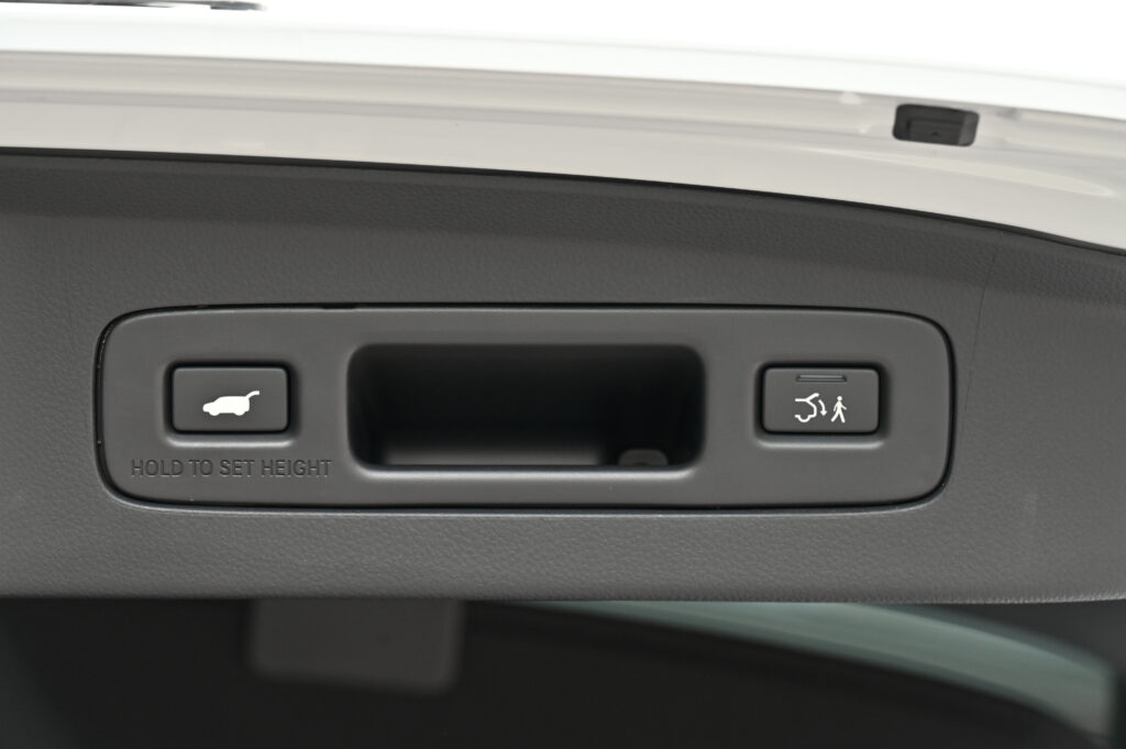 14,000 km Honda HR-V e:HEV RS Minorchange ตัวท็อปรุ่นล่าสุด หลังคา Sunroof รถบ้านมือเดียวสภาพป้ายแดง