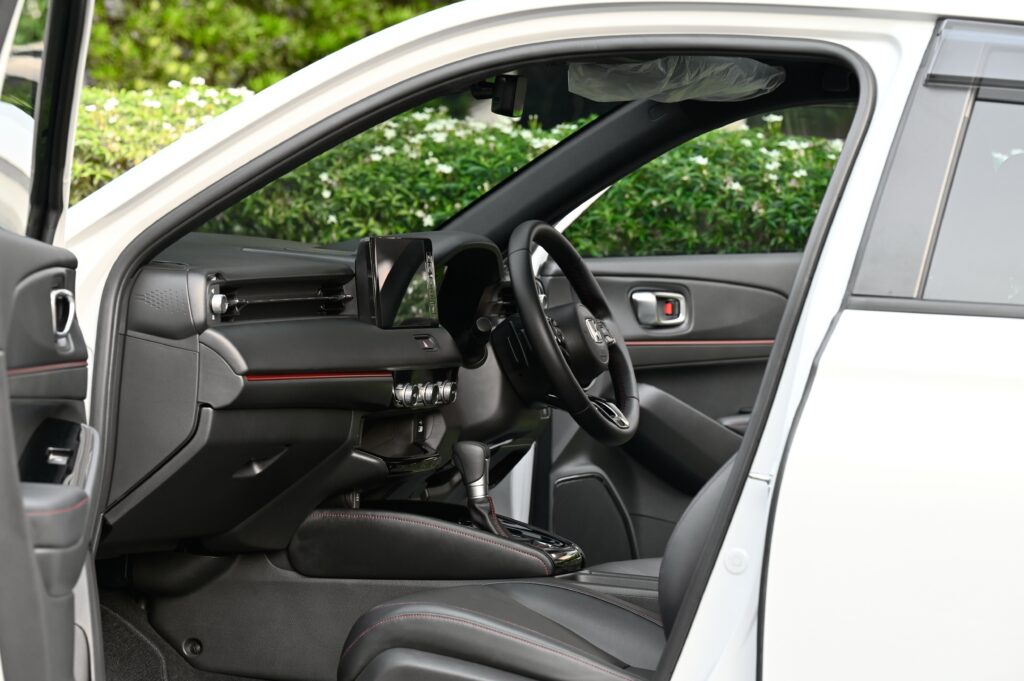 14,000 km Honda HR-V e:HEV RS Minorchange ตัวท็อปรุ่นล่าสุด หลังคา Sunroof รถบ้านมือเดียวสภาพป้ายแดง