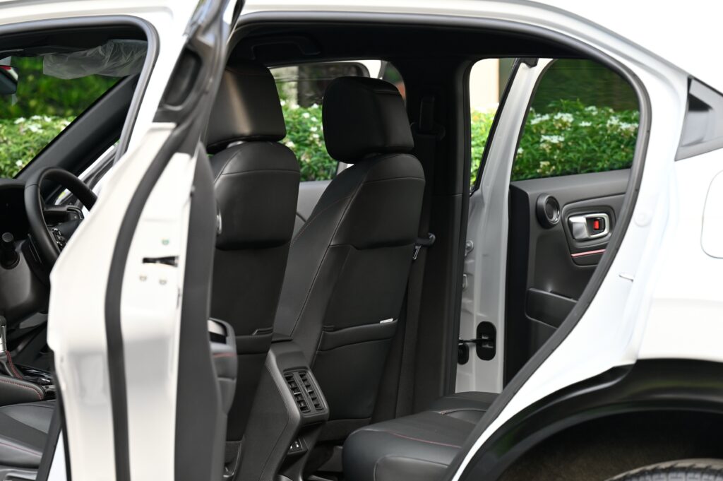 14,000 km Honda HR-V e:HEV RS Minorchange ตัวท็อปรุ่นล่าสุด หลังคา Sunroof รถบ้านมือเดียวสภาพป้ายแดง