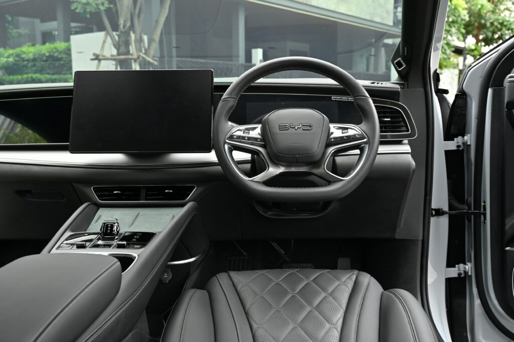 6,981 km รถไฟฟ้า Sealion 7 Performance AWD รุ่นท็อปวิ่งระยะ 542 km 530 แรงม้า 0-100 km/h ใน 4.5 วิ