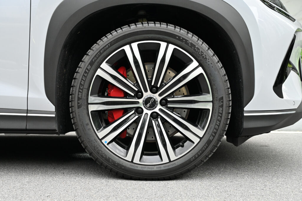 6,981 km รถไฟฟ้า Sealion 7 Performance AWD รุ่นท็อปวิ่งระยะ 542 km 530 แรงม้า 0-100 km/h ใน 4.5 วิ
