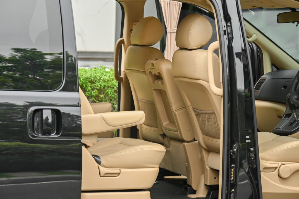 38,679 km Hyundai H-1 FE Final Edition ออกรถ 7/03/2024 สภาพป้ายแดง มี Warranty 5 ปี หรือ 150,000 km