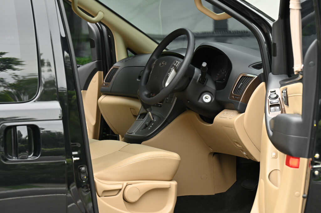 38,679 km Hyundai H-1 FE Final Edition ออกรถ 7/03/2024 สภาพป้ายแดง มี Warranty 5 ปี หรือ 150,000 km