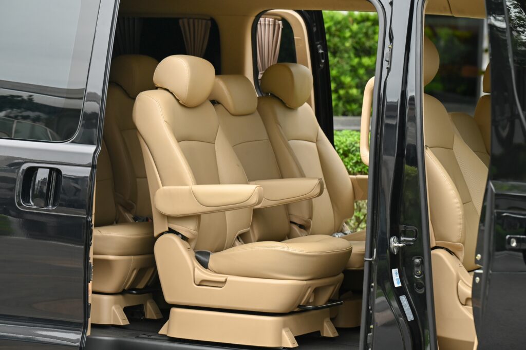38,679 km Hyundai H-1 FE Final Edition ออกรถ 7/03/2024 สภาพป้ายแดง มี Warranty 5 ปี หรือ 150,000 km