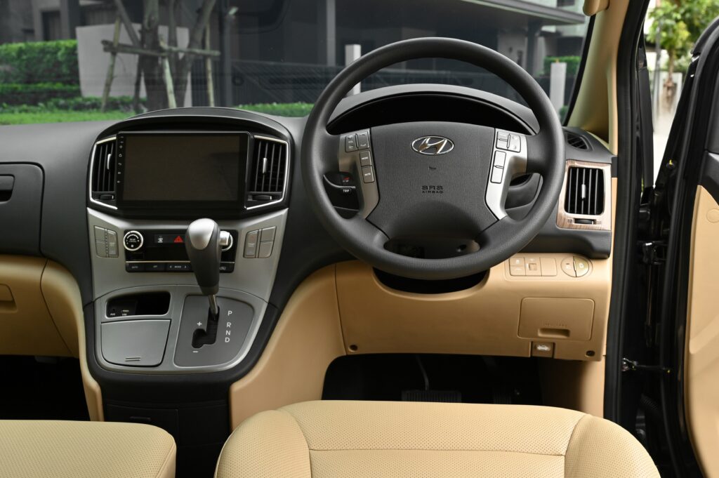 38,679 km Hyundai H-1 FE Final Edition ออกรถ 7/03/2024 สภาพป้ายแดง มี Warranty 5 ปี หรือ 150,000 km