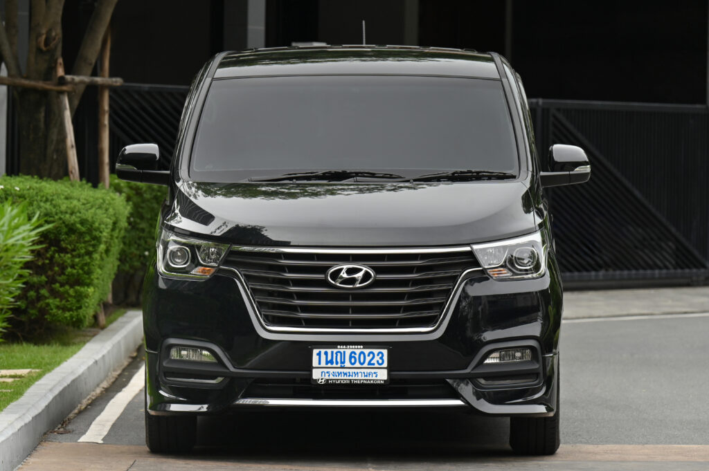 38,679 km Hyundai H-1 FE Final Edition ออกรถ 7/03/2024 สภาพป้ายแดง มี Warranty 5 ปี หรือ 150,000 km