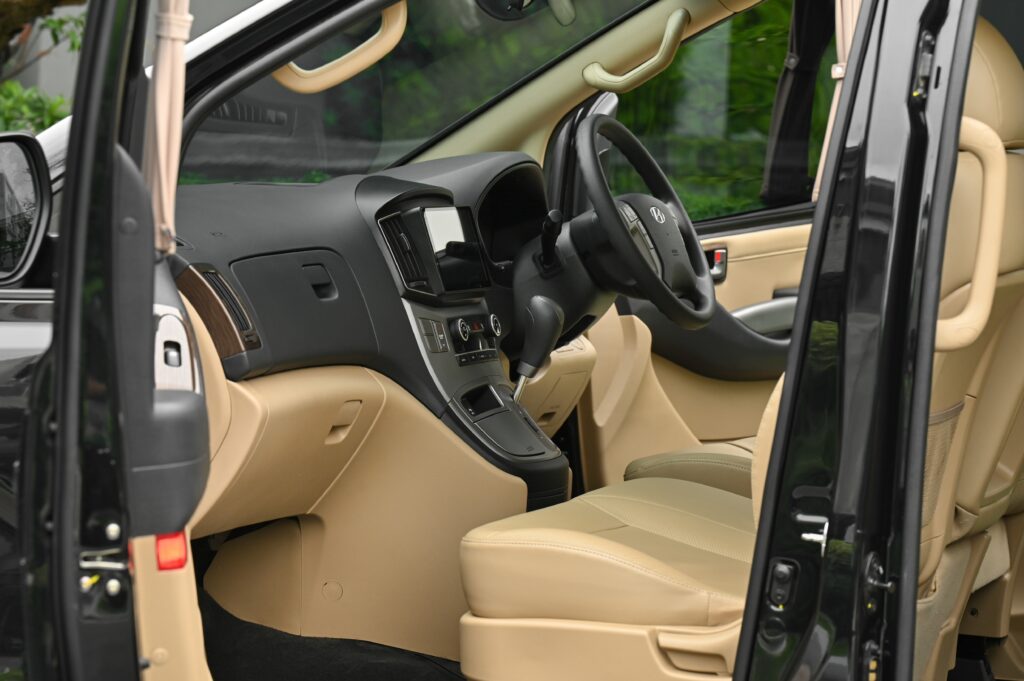 38,679 km Hyundai H-1 FE Final Edition ออกรถ 7/03/2024 สภาพป้ายแดง มี Warranty 5 ปี หรือ 150,000 km