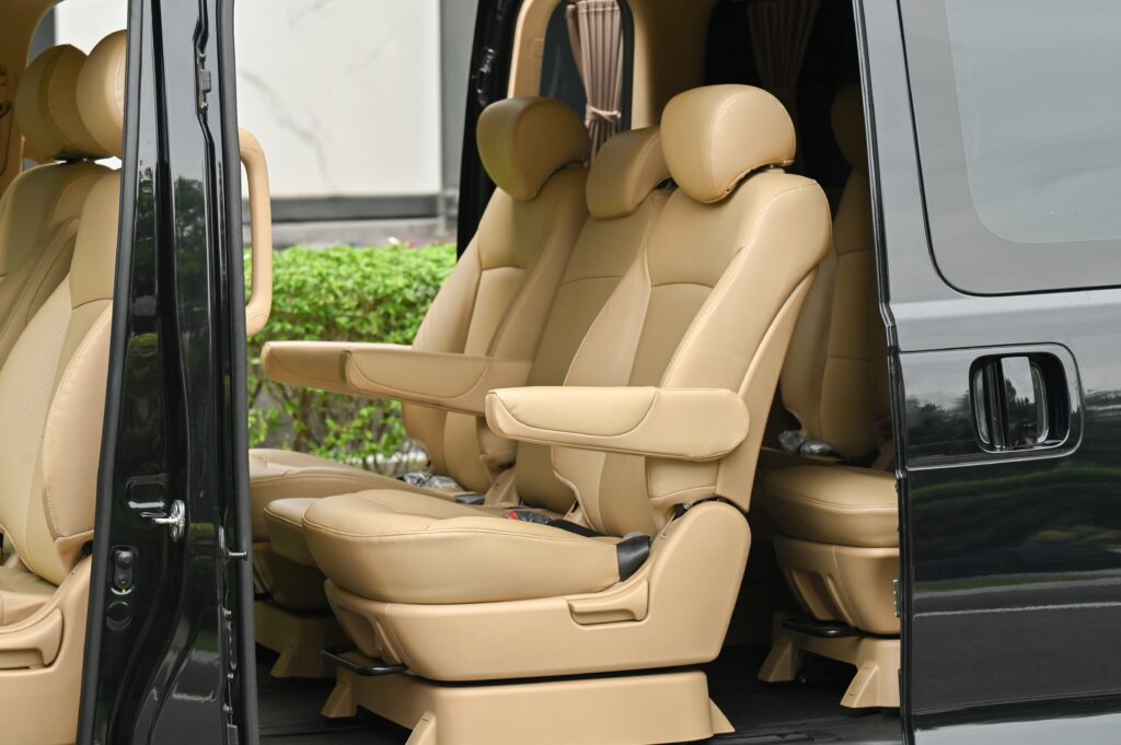 38,679 km Hyundai H-1 FE Final Edition ออกรถ 7/03/2024 สภาพป้ายแดง มี Warranty 5 ปี หรือ 150,000 km