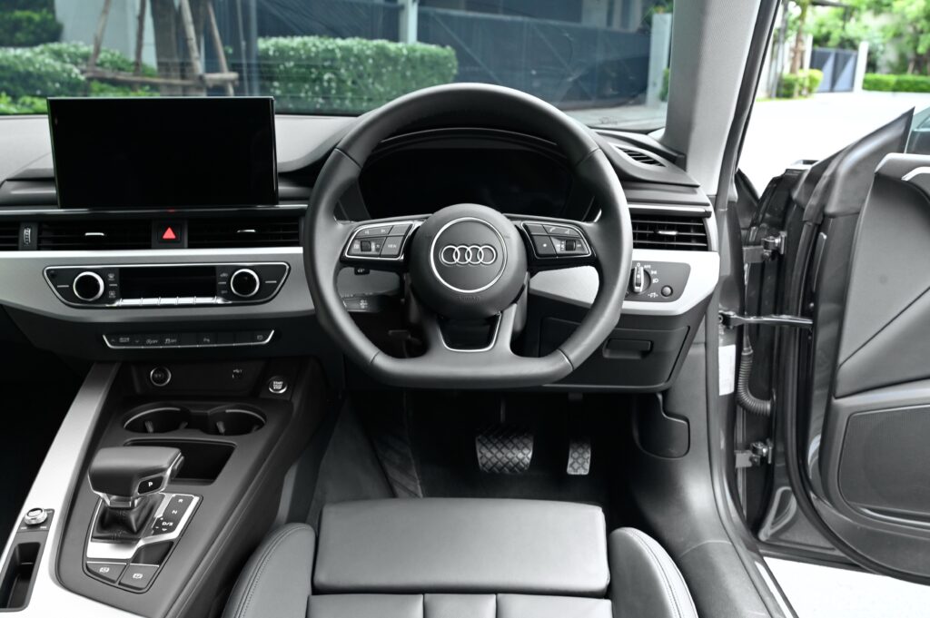 50,000 km AUDI A5 Coupe 40 TFSI S-Line Minorchange รถบ้านมือเดียว Warranty ยังเหลือถึง 12/2027 ครับ