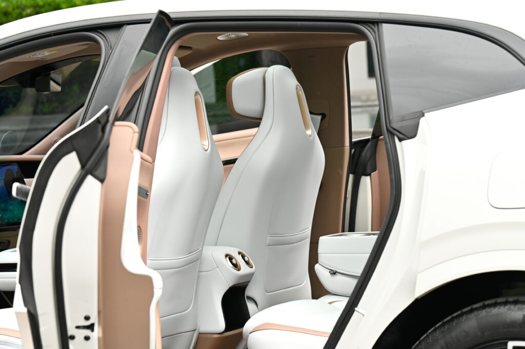 7,546 km AVATR 07 Ultra AWD แบตเตอรี่ 82.16 kWh Range 545 km 590 แรงม้า 0-100 km/h ใน 3.9 วินาที