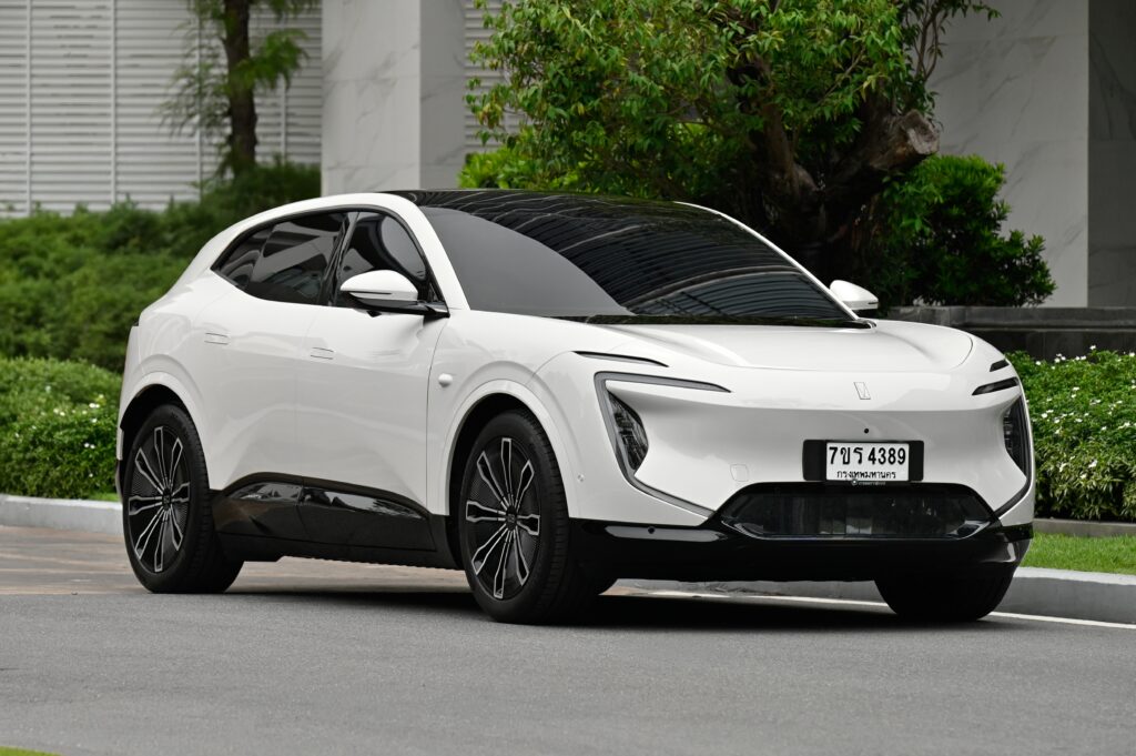 7,546 km AVATR 07 Ultra AWD แบตเตอรี่ 82.16 kWh Range 545 km 590 แรงม้า 0-100 km/h ใน 3.9 วินาที