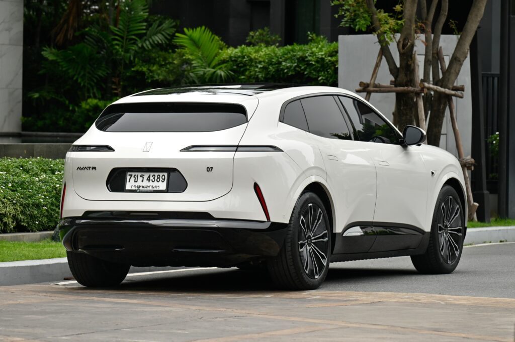 7,546 km AVATR 07 Ultra AWD แบตเตอรี่ 82.16 kWh Range 545 km 590 แรงม้า 0-100 km/h ใน 3.9 วินาที