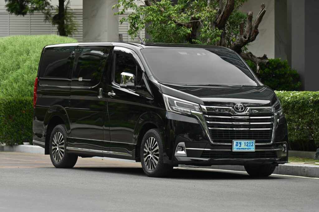 49,577 km Toyota Majesty 2.8 Grande รุ่น Top เพิ่มระบบช่วยเหลือการขับขี่ รถบ้านมือเดียวสภาพดีเยี่ยม