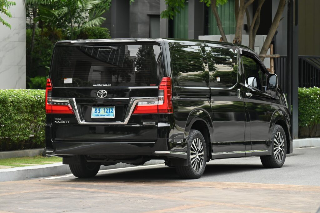 49,577 km Toyota Majesty 2.8 Grande รุ่น Top เพิ่มระบบช่วยเหลือการขับขี่ รถบ้านมือเดียวสภาพดีเยี่ยม