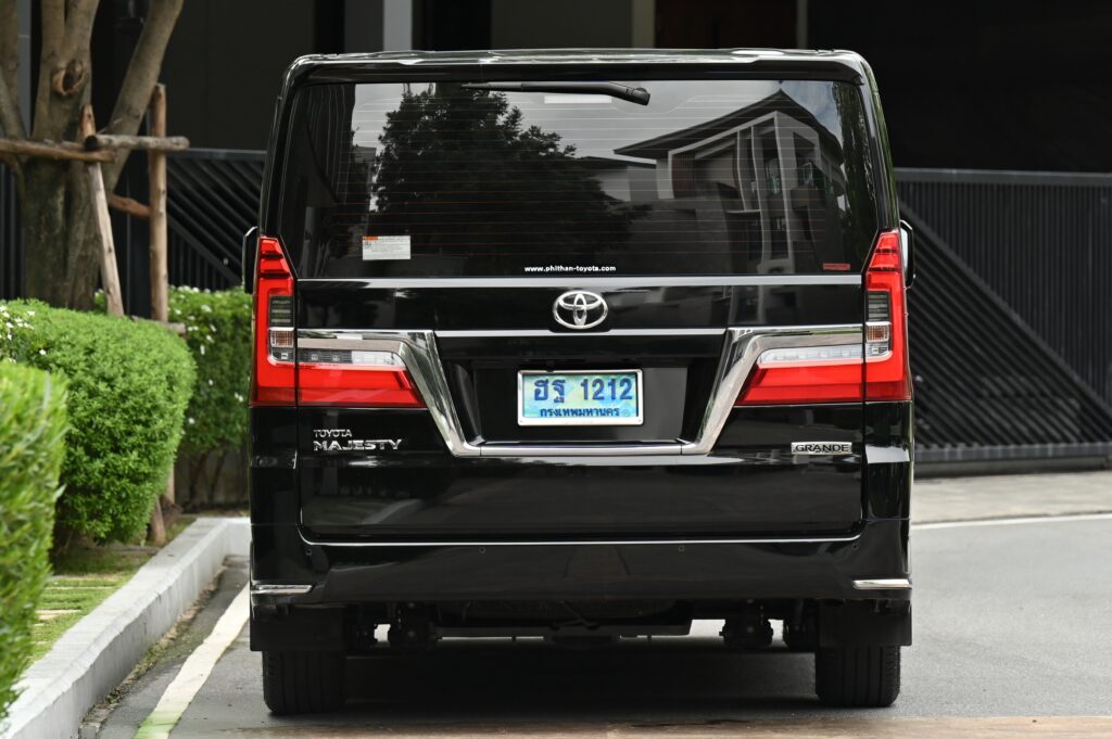 49,577 km Toyota Majesty 2.8 Grande รุ่น Top เพิ่มระบบช่วยเหลือการขับขี่ รถบ้านมือเดียวสภาพดีเยี่ยม