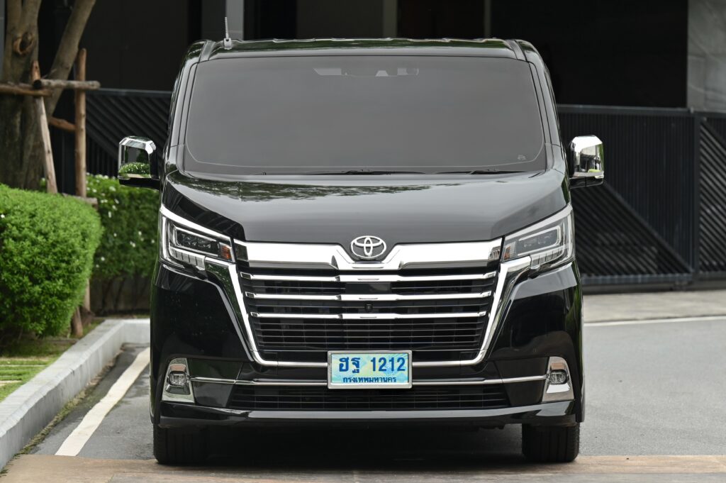 49,577 km Toyota Majesty 2.8 Grande รุ่น Top เพิ่มระบบช่วยเหลือการขับขี่ รถบ้านมือเดียวสภาพดีเยี่ยม